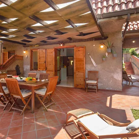 Tatil Evi In With House Sea View Gizzeria